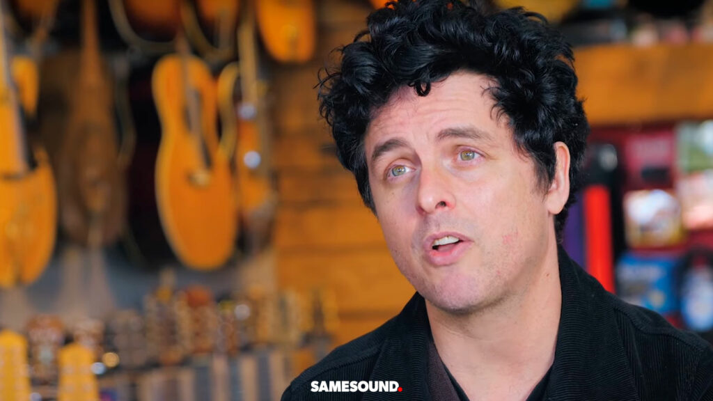Билли Джо Армстронг распродает оборудование Green Day, Green Day Garage Sale