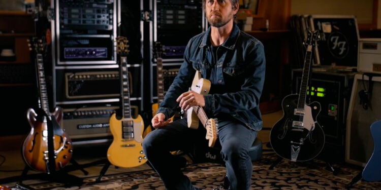 Крис Шифлетт из Foo Fighters продаст 20 гитар
