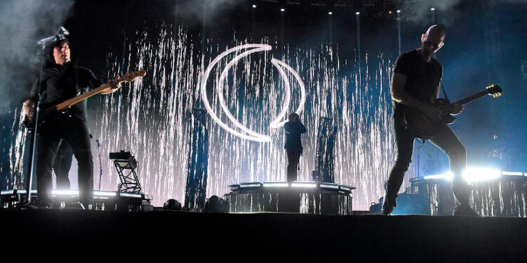 A Perfect Circle запретили использовать смартфоны на своих концертах