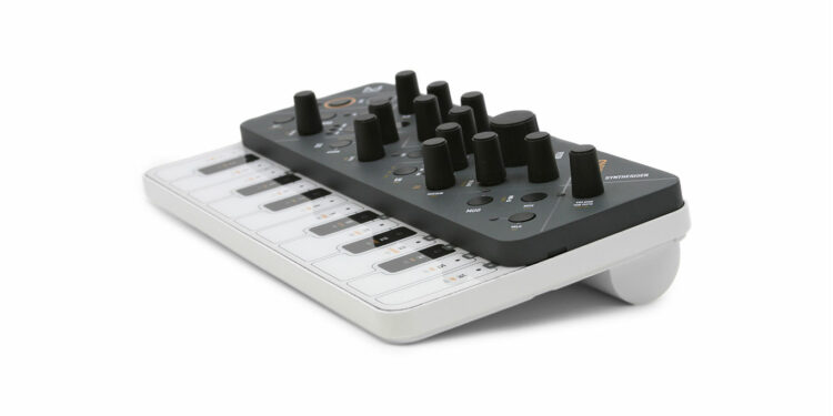 Компактный полифонический синтезатор Modal Electronics Skulpt