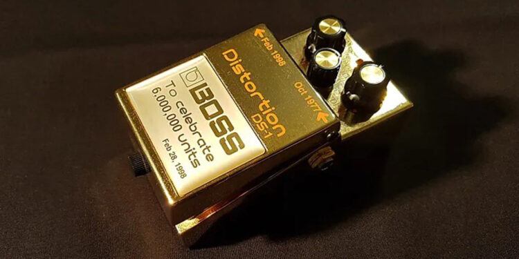 золотой BOSS DS-1 Distortion