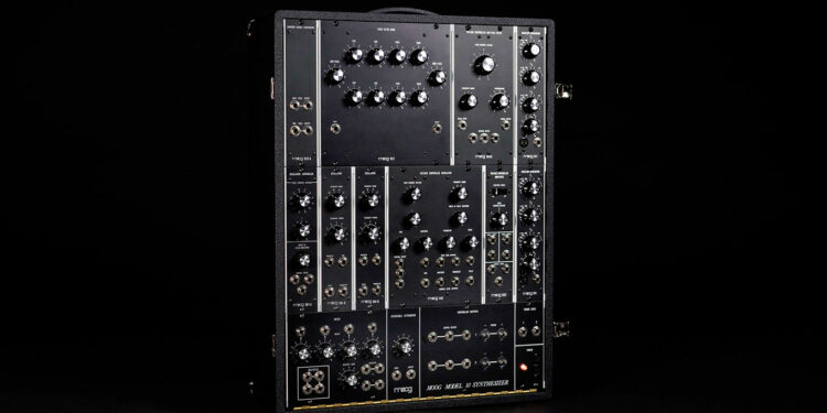 Moog Model 10 модульный синтезатор