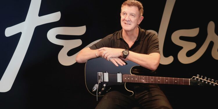 CEO Fender Энди Муни пытался купить Fender Black Strat Дэвида Гилмора