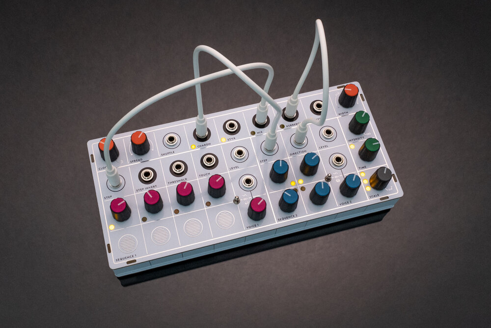Modern Sounds Pluto компактный синтезатор