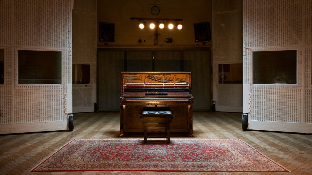 Spitfire Audio Mrs Mills Piano виртуальное пианино The Beatles