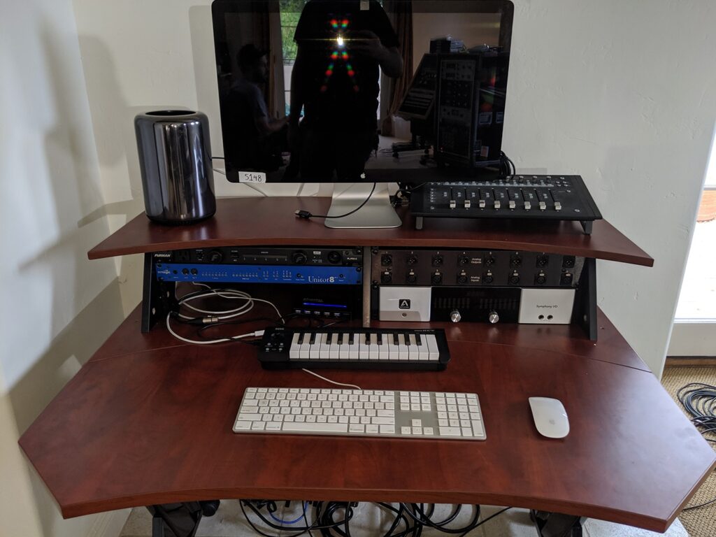 Mac Pro Грега Кёрстина с Logic Pro, использовавшийся для записи Foo Fighters. Фото Алекс Паско