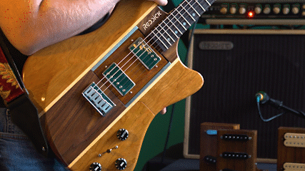 Процесс смены модулей Reddick Guitars Voyager Modular Guitar