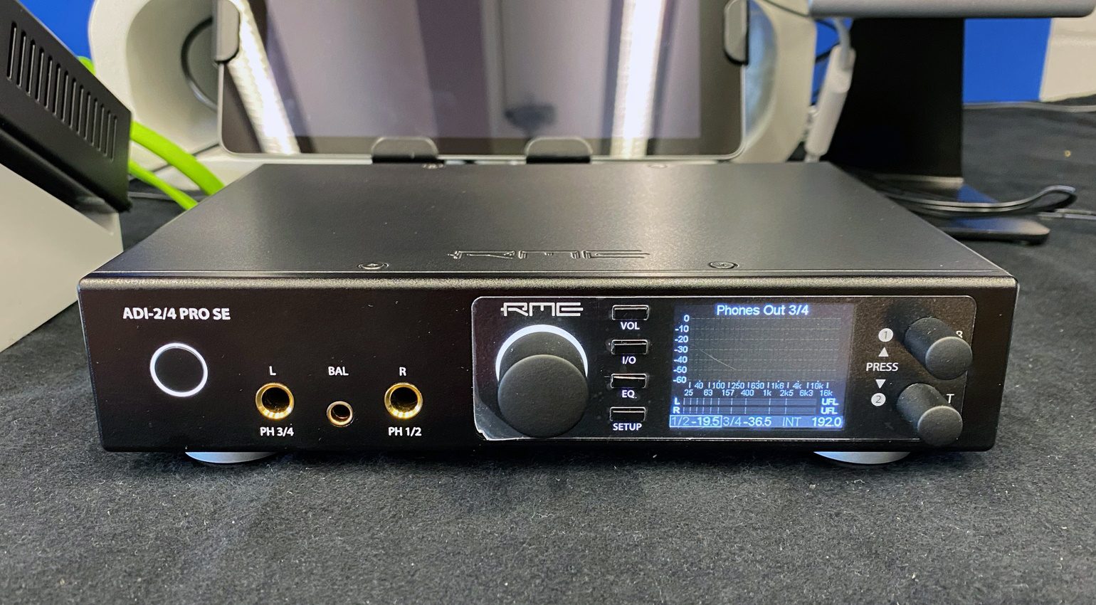 RME ADI-2/4 PRO SE DAC позволит записывать и прослушивать аудиосигнал с частотой дискретизации до 768 кГц