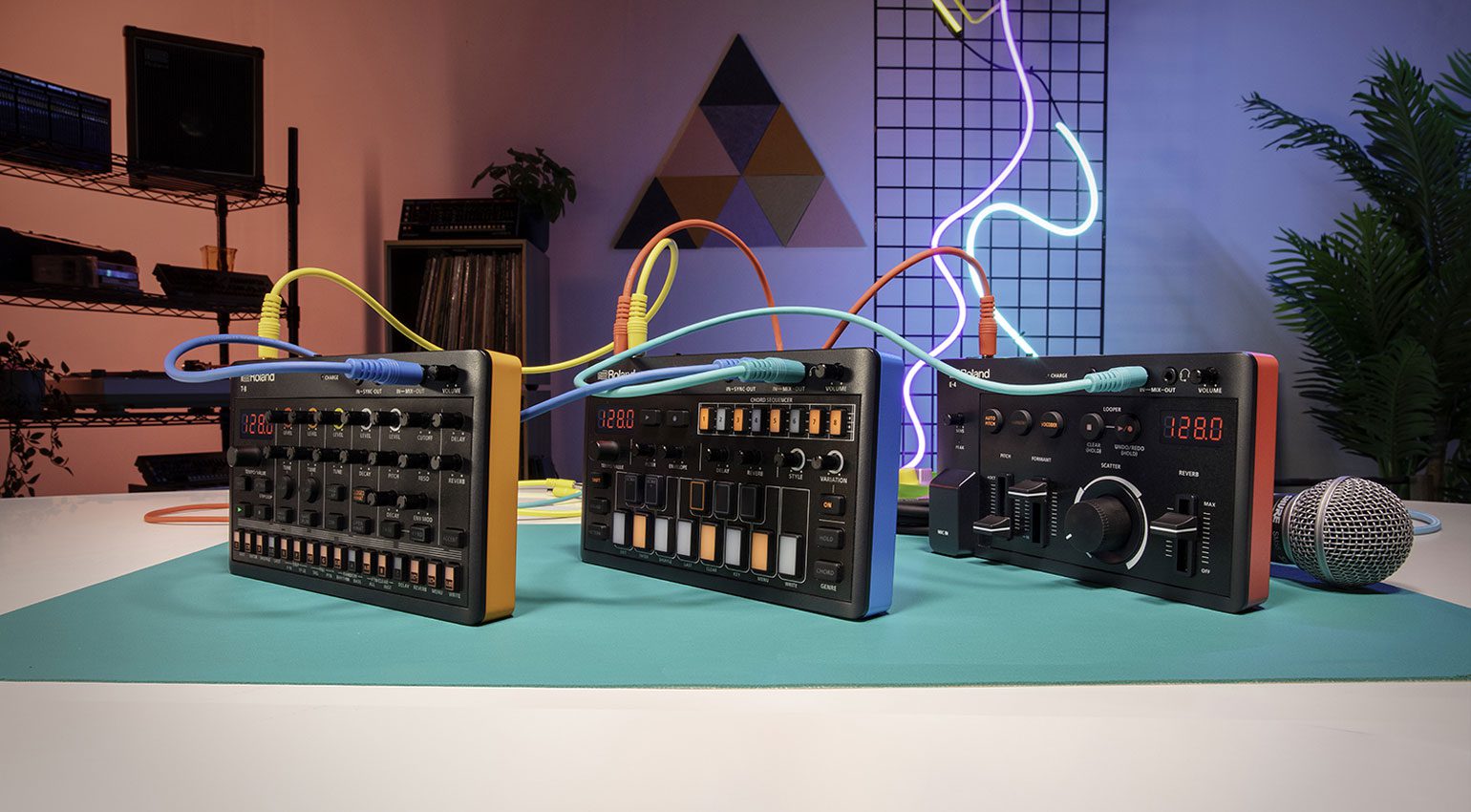Roland представила AIRA Compact — линейку компактных синтезаторов,  конкурирующих с Korg Volca — SAMESOUND