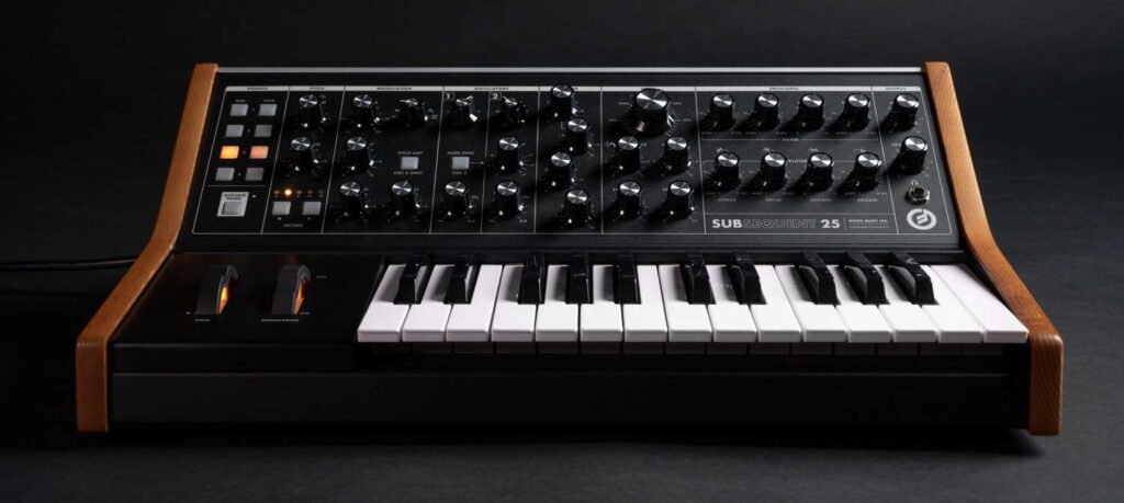 Moog Subsequent 25