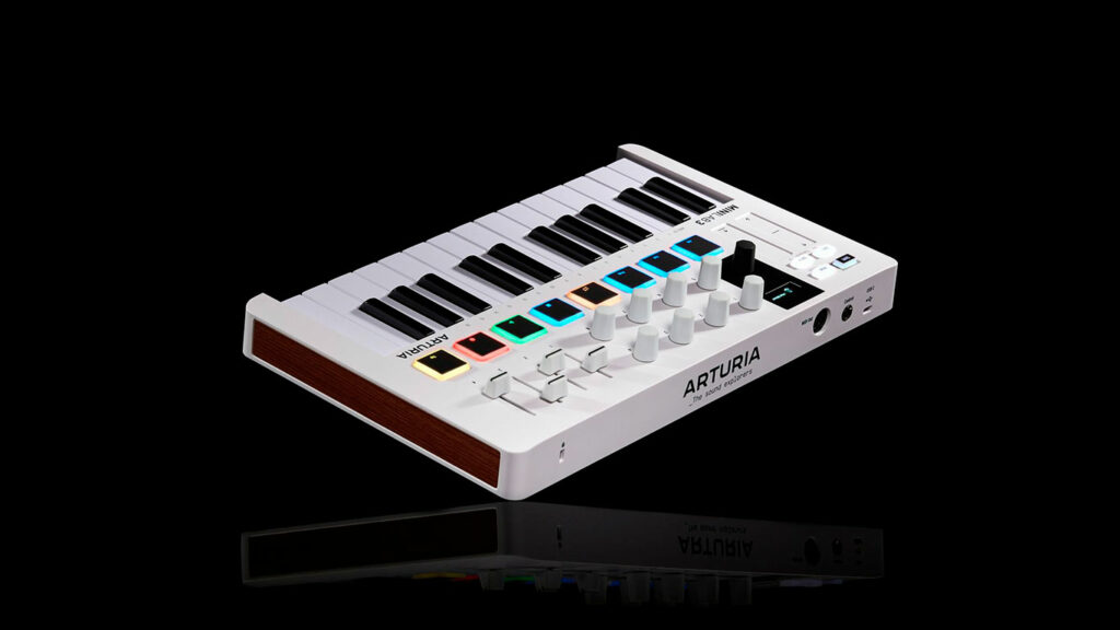 Arturia MiniLab 3 - новое улучшенное поколение популярной MIDI-клавиатуры