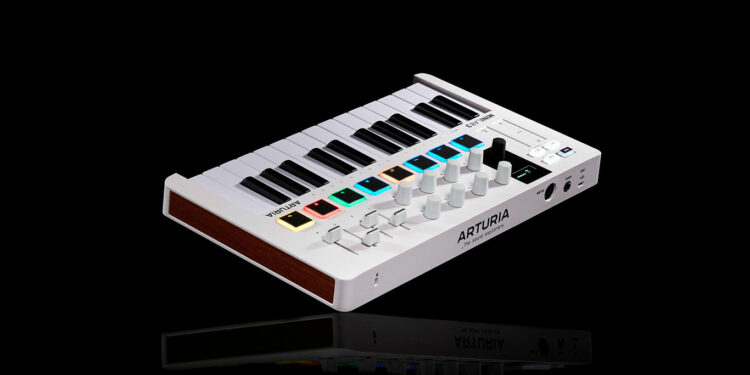 Arturia MiniLab 3 - новое улучшенное поколение популярной MIDI-клавиатуры
