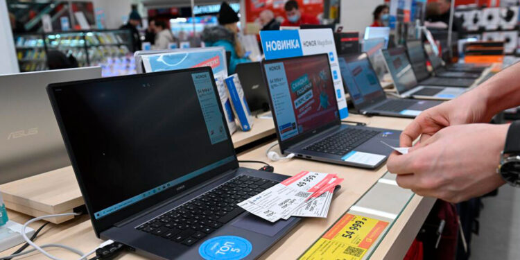 В России образовался профицит ноутбуков