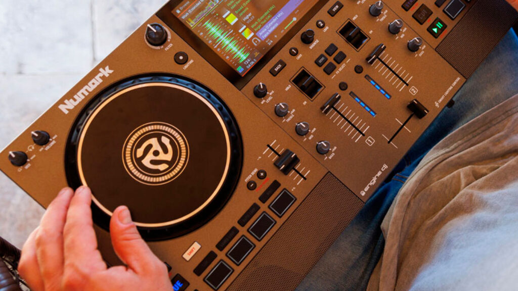 DJ-контроллер Numark Mixstream Pro Go