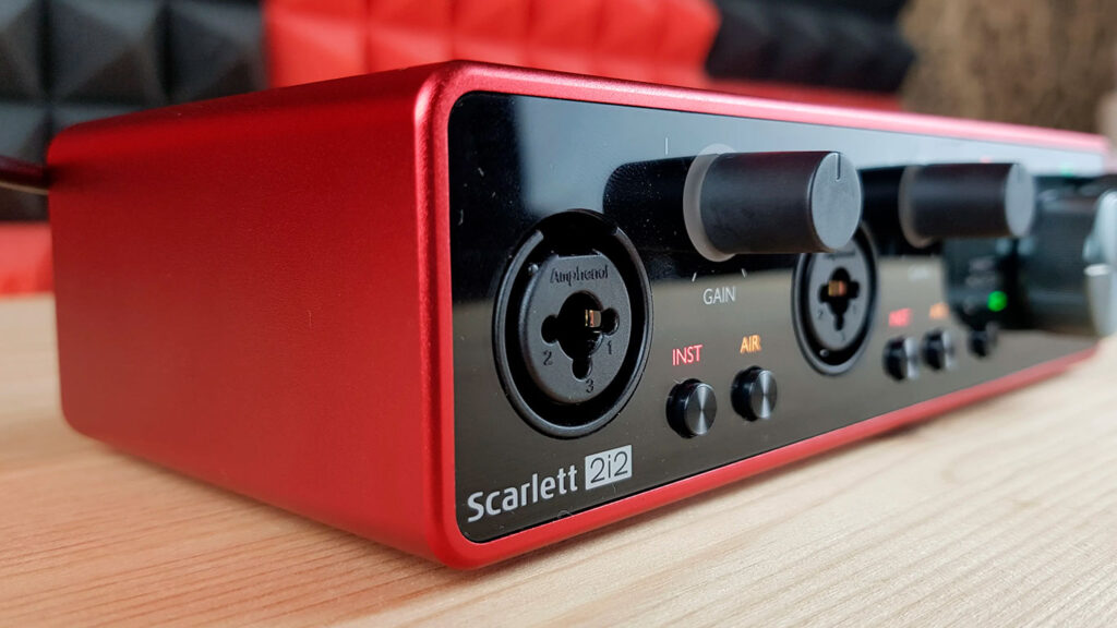 Focusrite Scarlett 2i2 3rd Gen самый популярный аудиоинтерфейс 2023 года