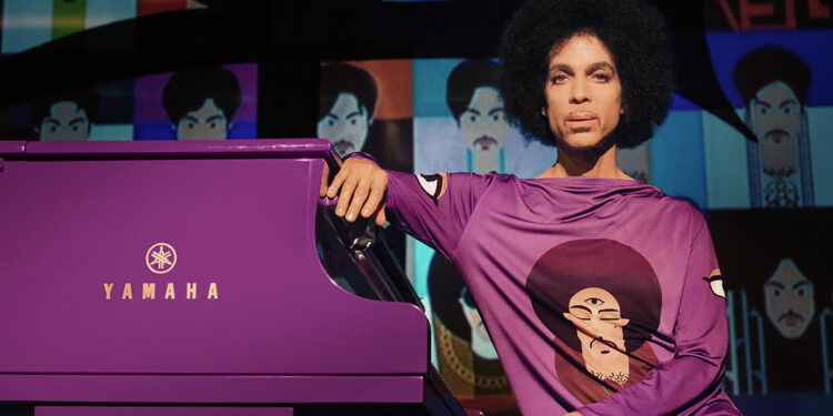 Фиолетовый рояль Принса Yamaha Prince Purple Rain