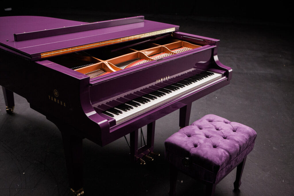Рояль Принса Purple Rain Yamaha C7X Silent Piano Prince