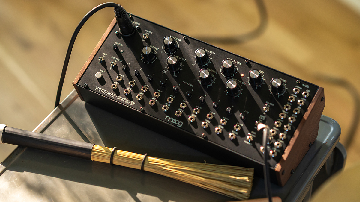 Moog представила полумодульный синтезатор Spectravox