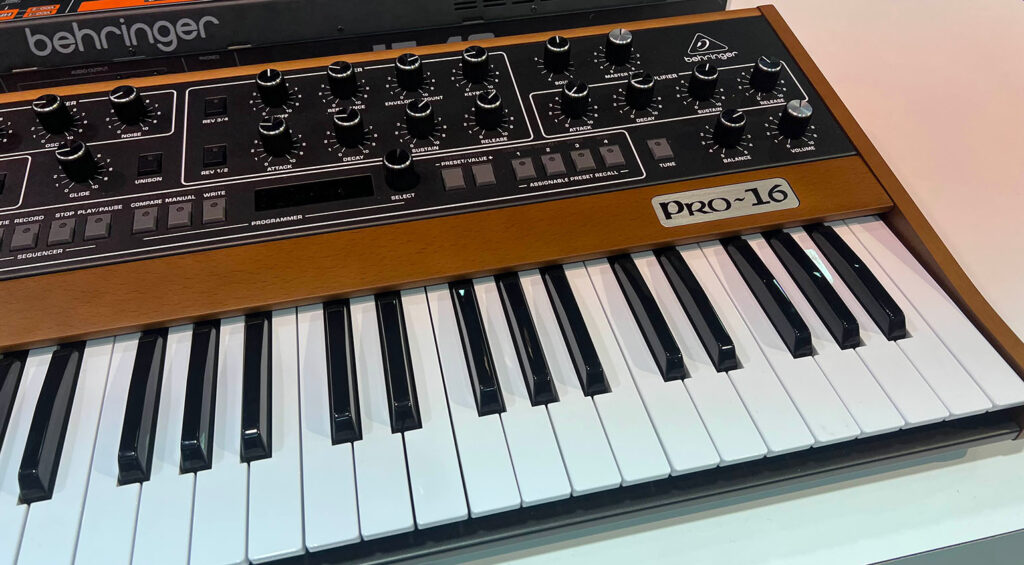 Behringer Pro-16