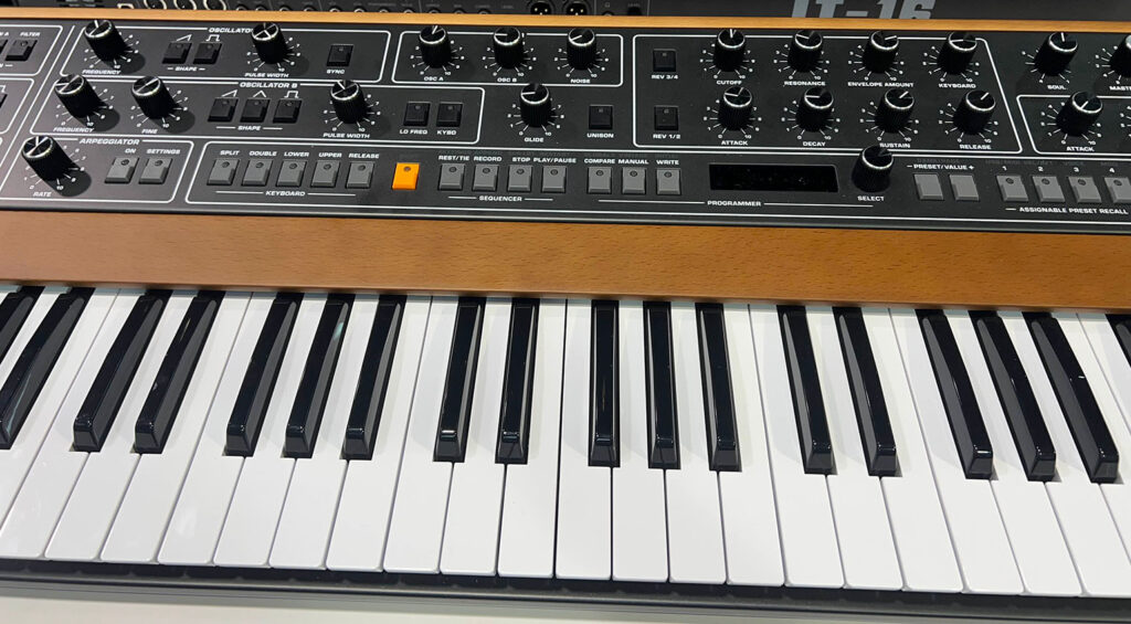 Behringer Pro-16