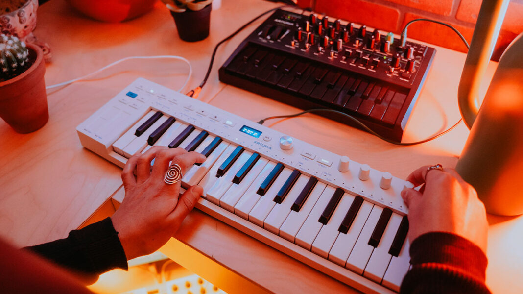 MIDI-клавиатура Arturia KeyStep 37 mk2