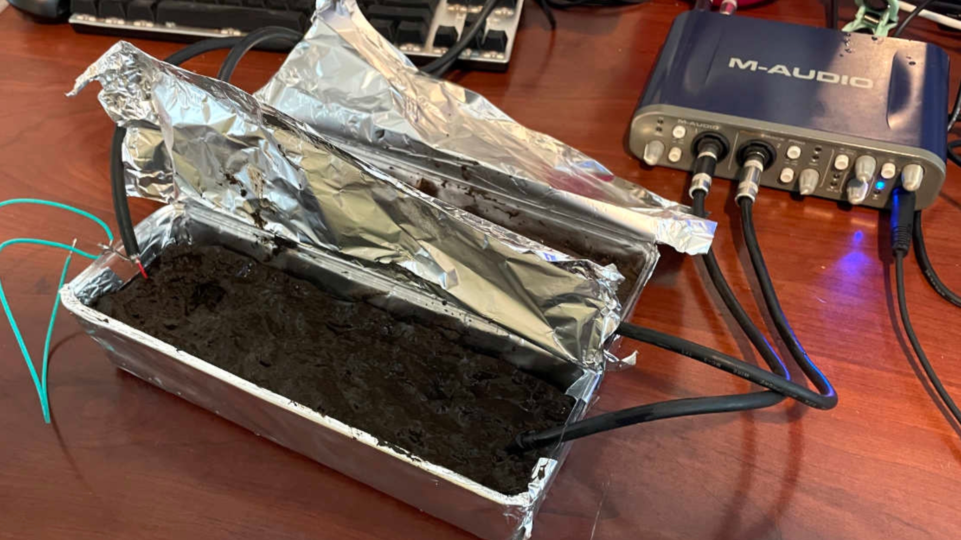 Схема эксперимента Pano: оригинал и три варианта тракта — медь, банан, мокрая грязь